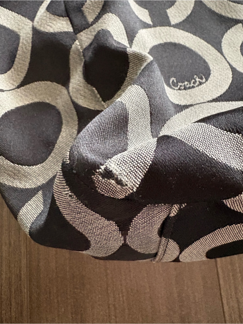 Y2K Coach Black & Gray Signature Circle Shoulder Tote - Picture 5 of 7